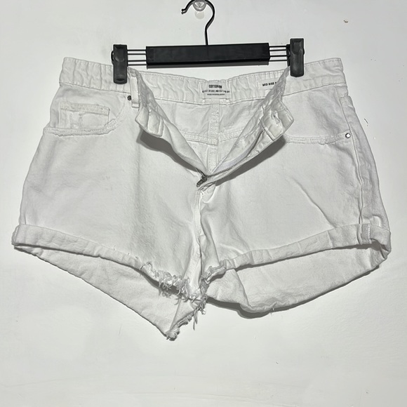 Cotton On Mid Rise Saturday White Cuffed Denim Shorts Size 8 - Picture 5 of 9